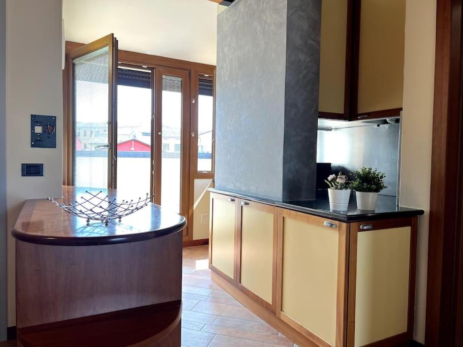 Attico In Piazza Matteotti Apartment Desenzano del Garda Exterior photo